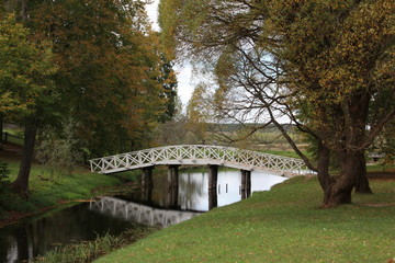Fototapeta na wymiar old bridge in the park