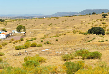 El pueblo de La Bienvenida y el yacimiento arqueol&oacute;gico de la ciudad romana de Sisapo. Provincia de Ciudad Real Castilla la Mancha Espa&ntilde;a.