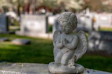 Fototapeta na wymiar Little Angel Statue in the Park