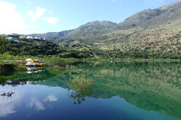 Obraz premium Photo from iconic natural lake of Kourna with amazing colours, Chania, Crete island, Greece