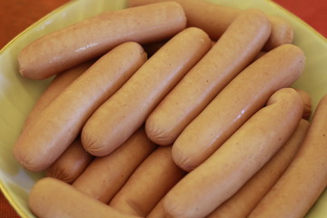 A LOT OF SAUSAGES ON A PLATE