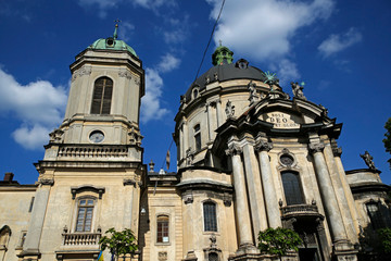 Fototapeta na wymiar facade of Dominican Cathedral in Lviv, Ukraine