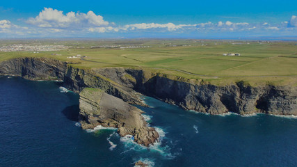 Fototapeta na wymiar Awesome landscape at the Cliffs of Kilkee in Ireland - travel photography