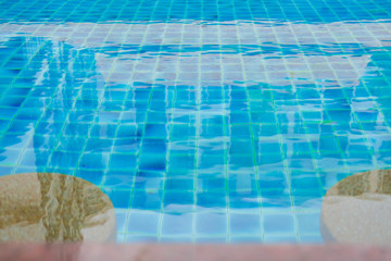 Obraz premium water surface of swimming pool in hotel