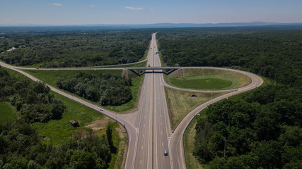 Obraz premium Aerial view of highway cloverleaf interchange seen from above.