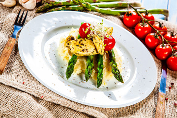 Grilled chicken fillet and vegetables