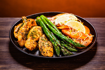 Grilled chicken strips and vegetables