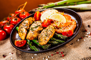 Grilled chicken strips and vegetables