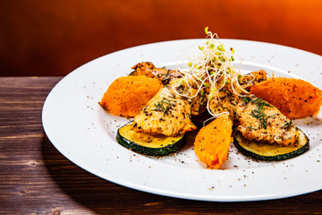 Grilled chicken strips with puree
