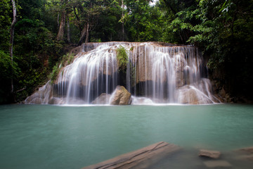Fototapeta na wymiar Erawan waterfall, Kanchanaburi, Thailand