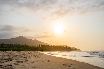 Fototapeta na wymiar few people on a beautiful tropical caribbean beach at sunset 