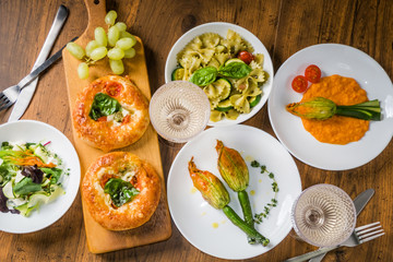 ズッキーニ　green and yellow vegetable zucchini