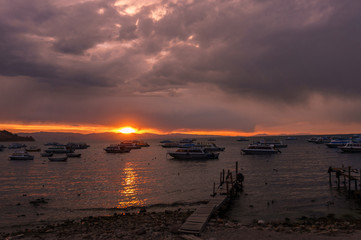 Obraz premium sunset over lake titicaca in bolivia