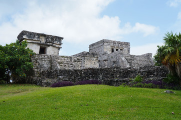 Fototapeta na wymiar El Castillo, ruins of Tulum at Riviera Maya, Quintana Roo, Mexico 