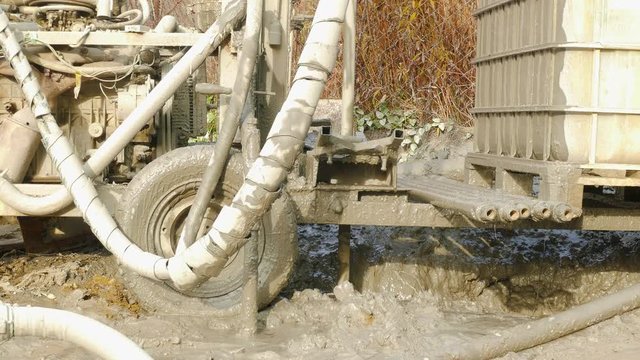 Dirty installation drills a hole in the ground