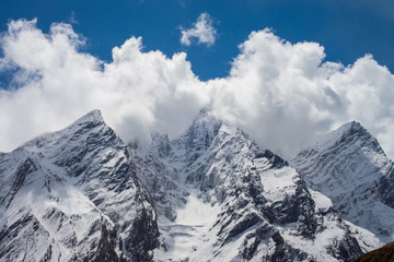 Obraz premium mountain peaks in the clouds
