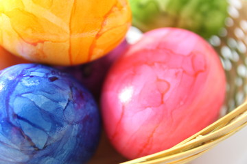 Gefärbte Eier zu Ostern 