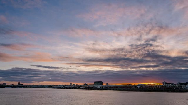 Timelapse coucher de soleil quai des marques bordeaux 