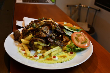 picada,salsa,comida,cena,almuerzo,papas,fritas,ensalada