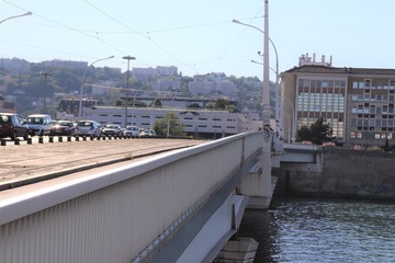 Lyon - Le pont Galliéni sur le fleuve Rhône construit en 1965