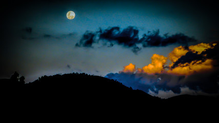 Luna Andina Cajamarca PERU Plenilunio 