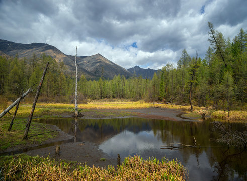 The beginning of autumn in Tunkinskie loaches the mountains Eastern Sayan 