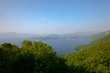 靄の十和田湖