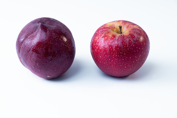Obraz premium composition of textures in two different fruits. One nectarine and an apple on a white background