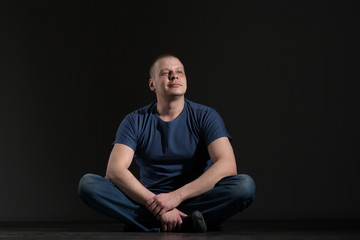 a man in blue jeens and t-shirt