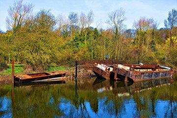 Obraz premium Dereliction and rural rusting on Sprotbrough Flash, Doncaster 
