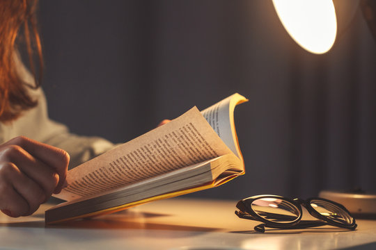 Reading At Night Images – Browse 74,399 Stock Photos, Vectors, and Video |  Adobe Stock