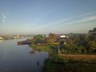 Fototapeta premium the scenery in river with the sky blue