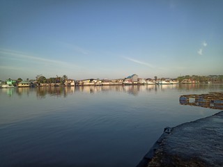 Fototapeta premium the scenery in river with the sky blue