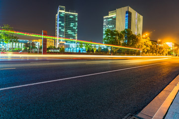 Obraz premium traffic with blur light through city at night.