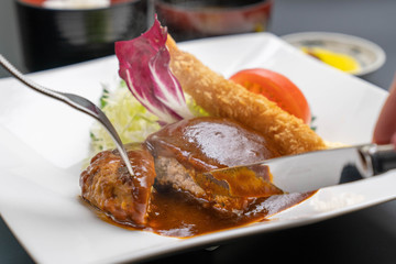 ハンバーグ定食