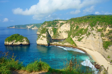 Diamond Beach is an untouched, white-sand and silky blue water bay on the eastern tip of Nusa Penida near to Bali, Indonesia