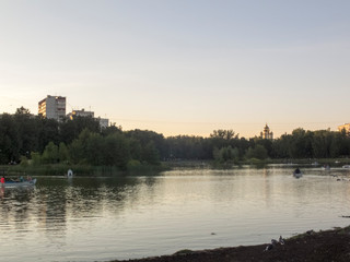 Naklejka premium City park with a pond with an island
