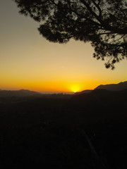 Obraz premium Hollywood Signs Large Font on the Mountain Famous The View of The Sunset From Griffith Observatory.