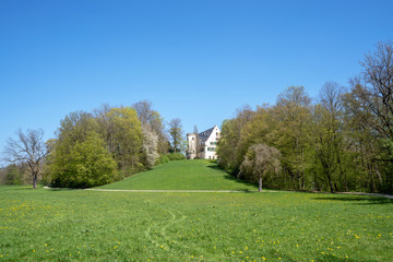Fototapeta na wymiar Frühling am Schloss Kronau in Bayern