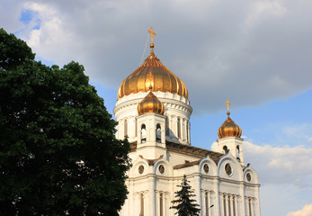 Fototapeta na wymiar Cathedral of Christ the Savior in Moscow, Russia. City landmark on summer day scenic view 
