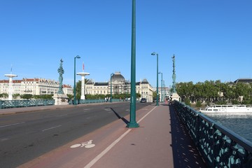 Ville de Lyon - Pont de l'Universit&eacute; sur le fleuve Rh&ocirc;ne inaugur&eacute; en 1903 avec arches m&eacute;talliques
