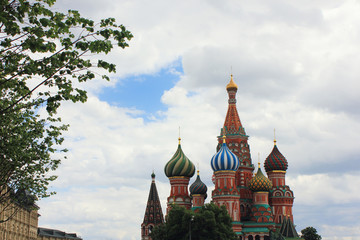 Fototapeta na wymiar Saint Basil's Cathedral on cloudy day view from Red Square in Moscow, Russia 