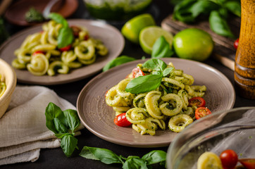 Obraz na płótnie Canvas Homemade pasta with fresh basil pesto and tomatoes