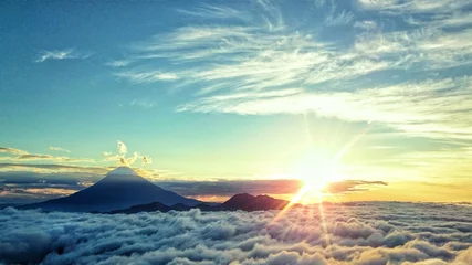 Fotobehang 富士山からの日の出 © k_yu