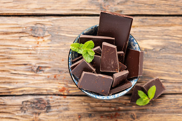 Dark chocolate with mint