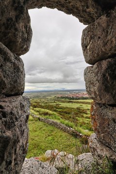 Macomer visto dal Nuraghe Santa Barbara. Sardegna, Italia
