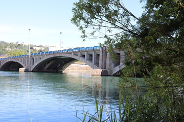 Ville de Lyon - Le Pont Pasteur sur le fleuve Rhone en béton armé inauguré en 1952 