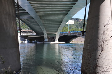 Ville de Lyon - Le Pont Raymond Barre sur le fleuve Rhône inauguré en 2013