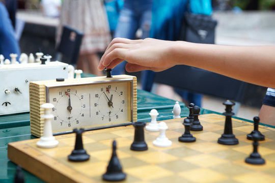 Children to play chess
