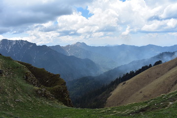 Naklejka premium himalaya nature in panwali bugyal